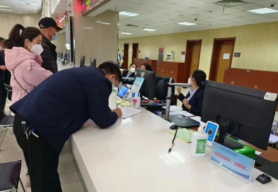 育林巷社区:心系百姓“烦心事” 化解房屋办证难.jpg